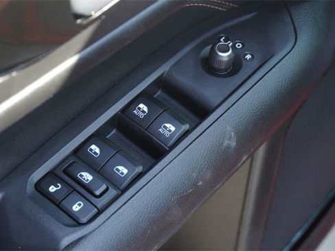 Certified 2023 Jeep Compass Limited image 22