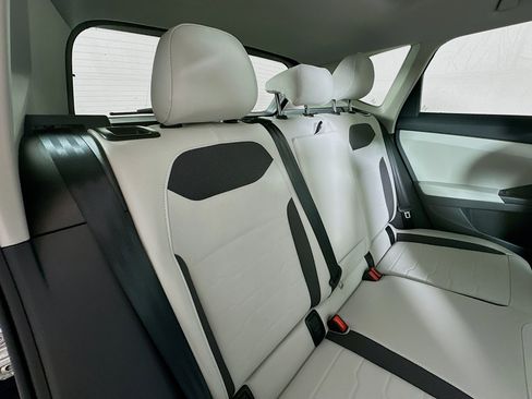 New 2025 Volkswagen Taos SE w/ Panoramic Sunroof Package image 25