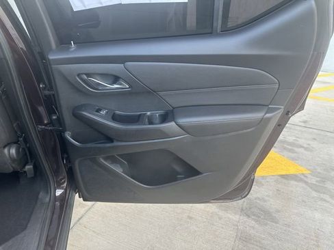 Used 2023 Chevrolet Traverse LT FWD image 34