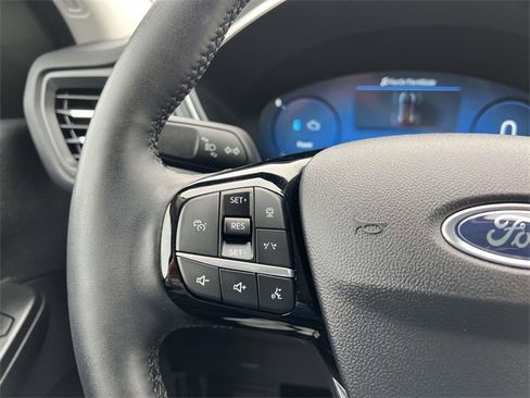 Used 2025 Ford Escape Platinum image 17