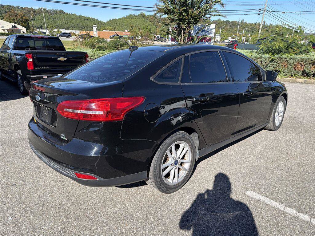 Used 2017 Ford Focus SE FWD image 3