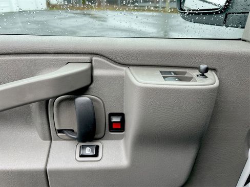 Used 2022 GMC Savana 2500 w/ Driver Convenience Package image 19