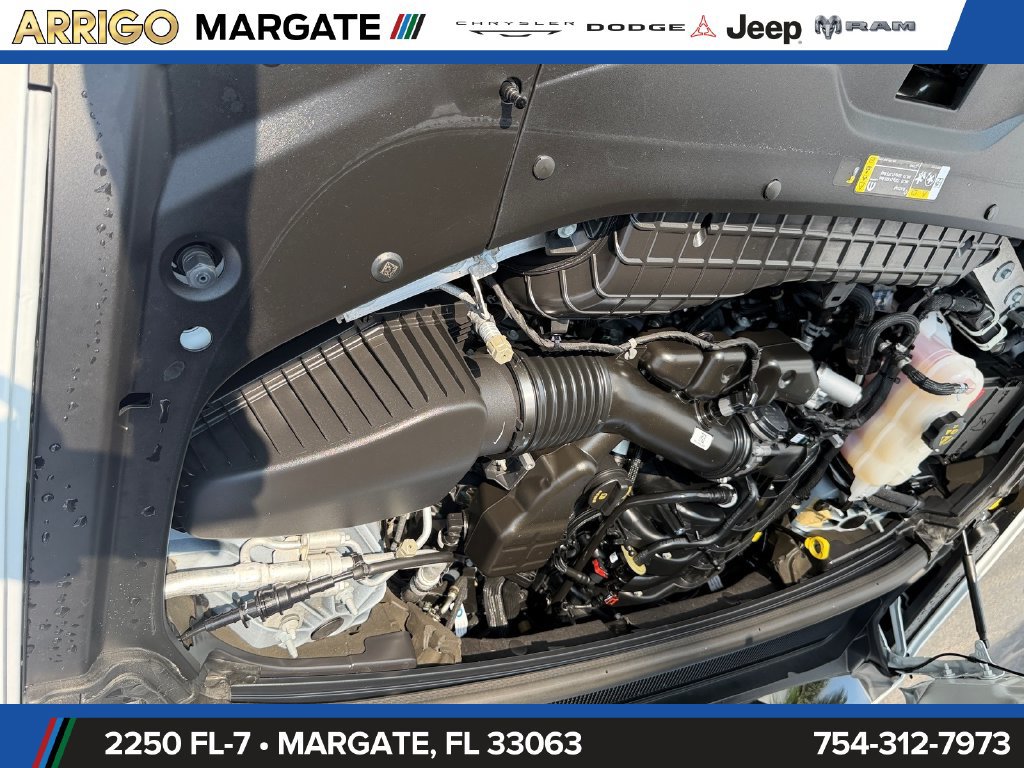 Used 2024 Jeep Grand Cherokee Altitude RWD image 23