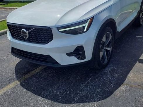 Used 2026 Volvo XC40 B5 Plus AWD/4WD image 2