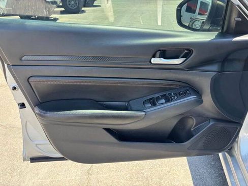 Used 2022 Nissan Altima 2.5 SR FWD image 10