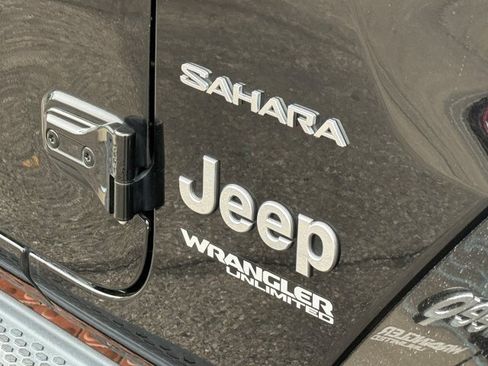 Used 2018 Jeep Wrangler Unlimited Sahara w/ LED Lighting Group image 8