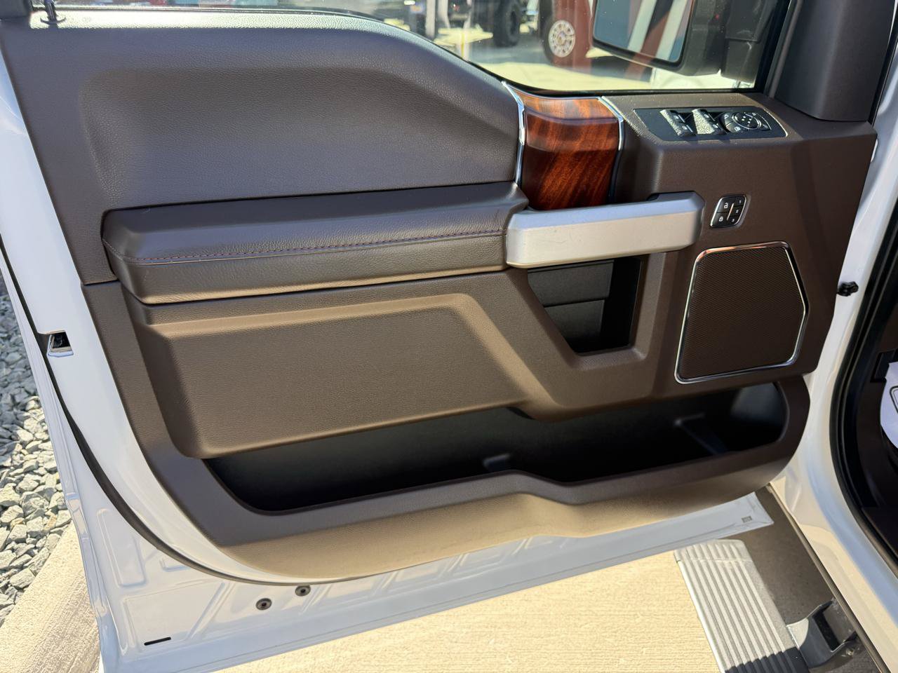 Used 2019 Ford F150 King Ranch w/ Equipment Group 601A Luxury AWD/4WD image 10