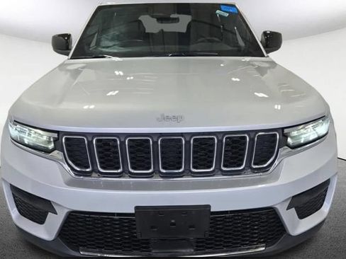 Used 2025 Jeep Grand Cherokee Laredo X w/ MOPAR Finishing Package AWD/4WD image 2