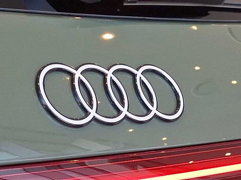 New 2025 Audi Q5 Prestige image 11