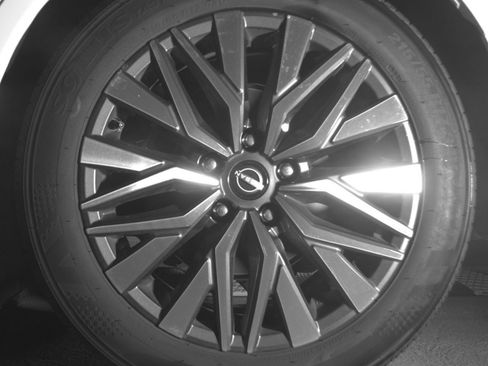 Used 2025 Nissan Altima 2.5 SV FWD image 14