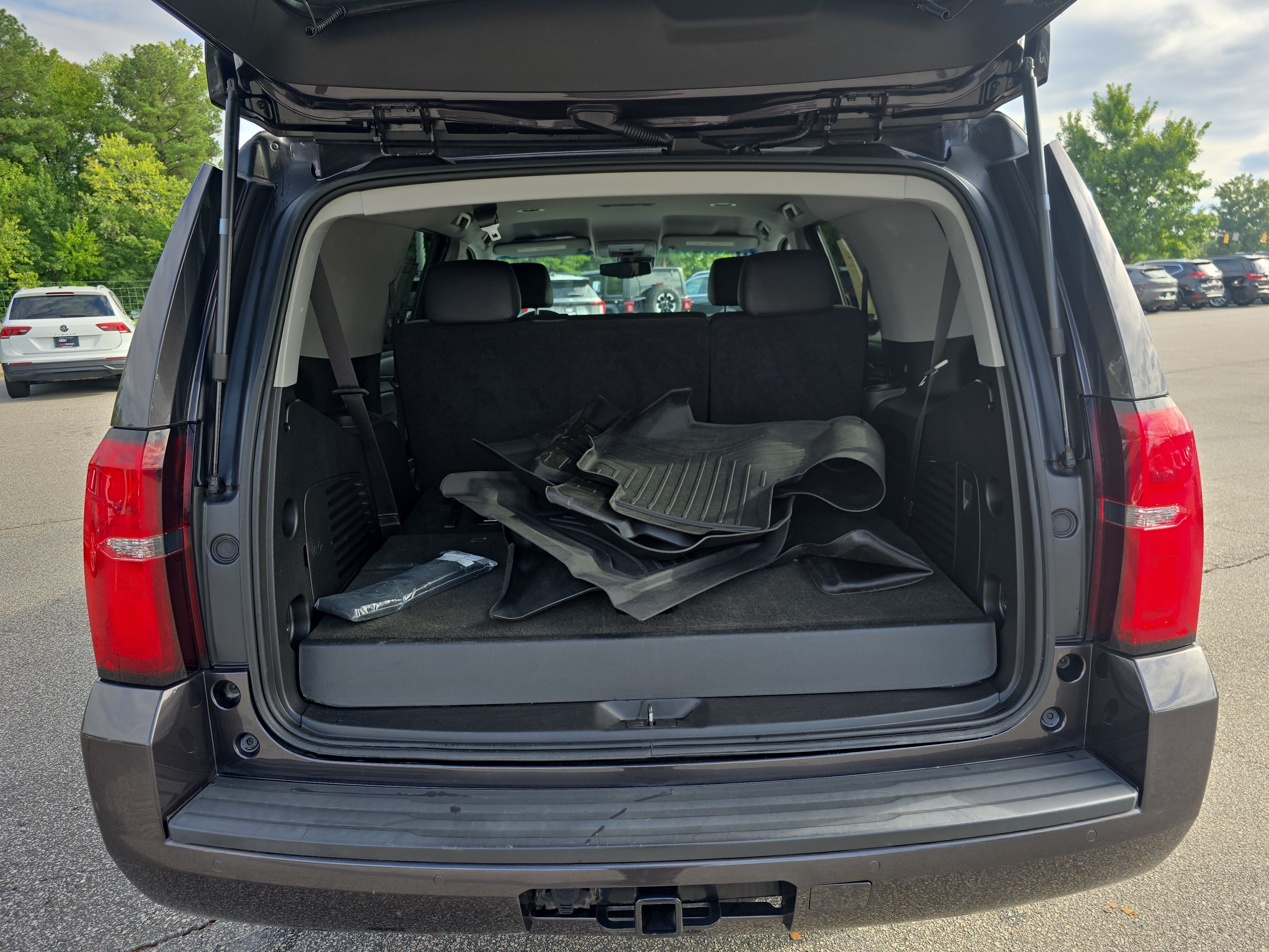Used 2018 Chevrolet Tahoe LS w/ Enhanced Driver Alert Package RWD image 12