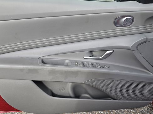 Used 2025 Hyundai Elantra SEL image 13