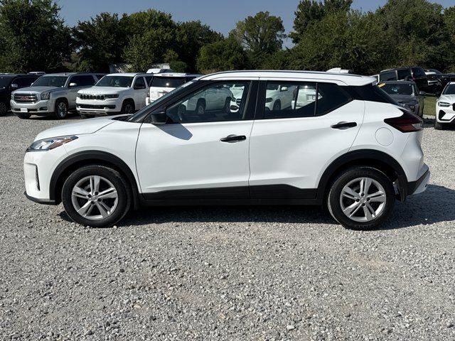 Used 2025 Nissan Kicks Play S FWD image 3