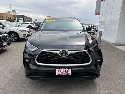 Used 2023 Toyota Highlander XLE AWD/4WD image 5