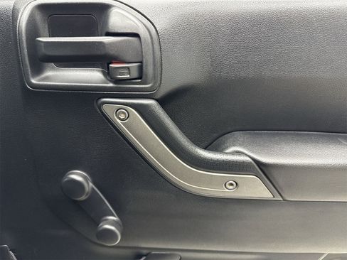 Used 2016 Jeep Wrangler Unlimited Sport w/ Connectivity Group image 32