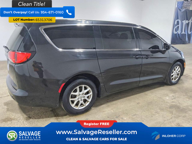 Used 2017 Chrysler Pacifica Touring FWD image 4