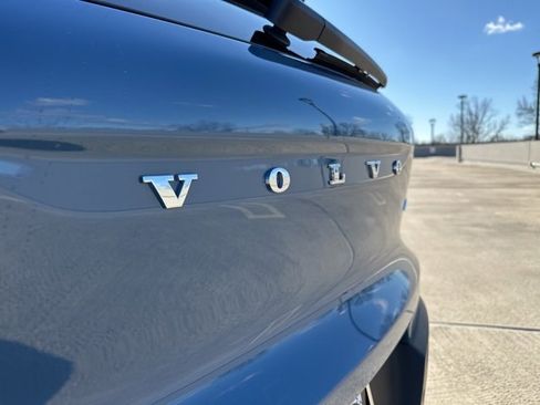 Certified 2025 Volvo XC40 B5 Plus image 36