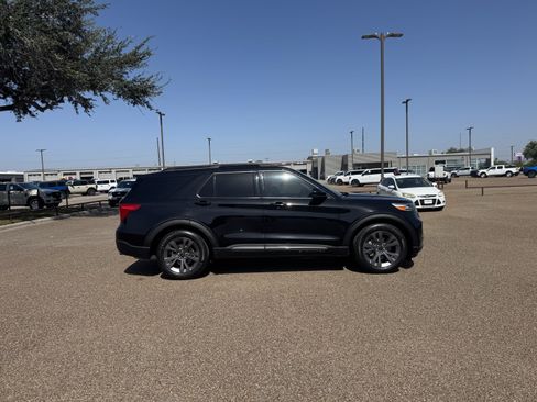 Used 2023 Ford Explorer XLT w/ Equipment Group 202A RWD image 4