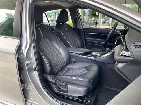 Used 2021 Toyota Camry SE image 9