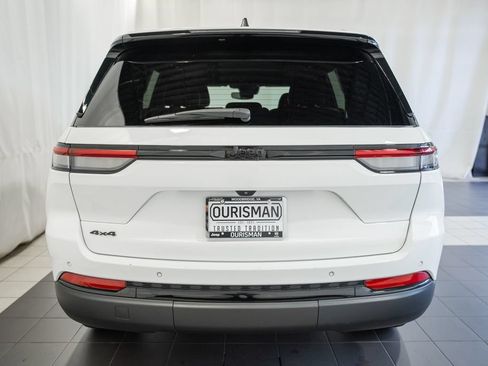Used 2023 Jeep Grand Cherokee Altitude AWD/4WD image 5