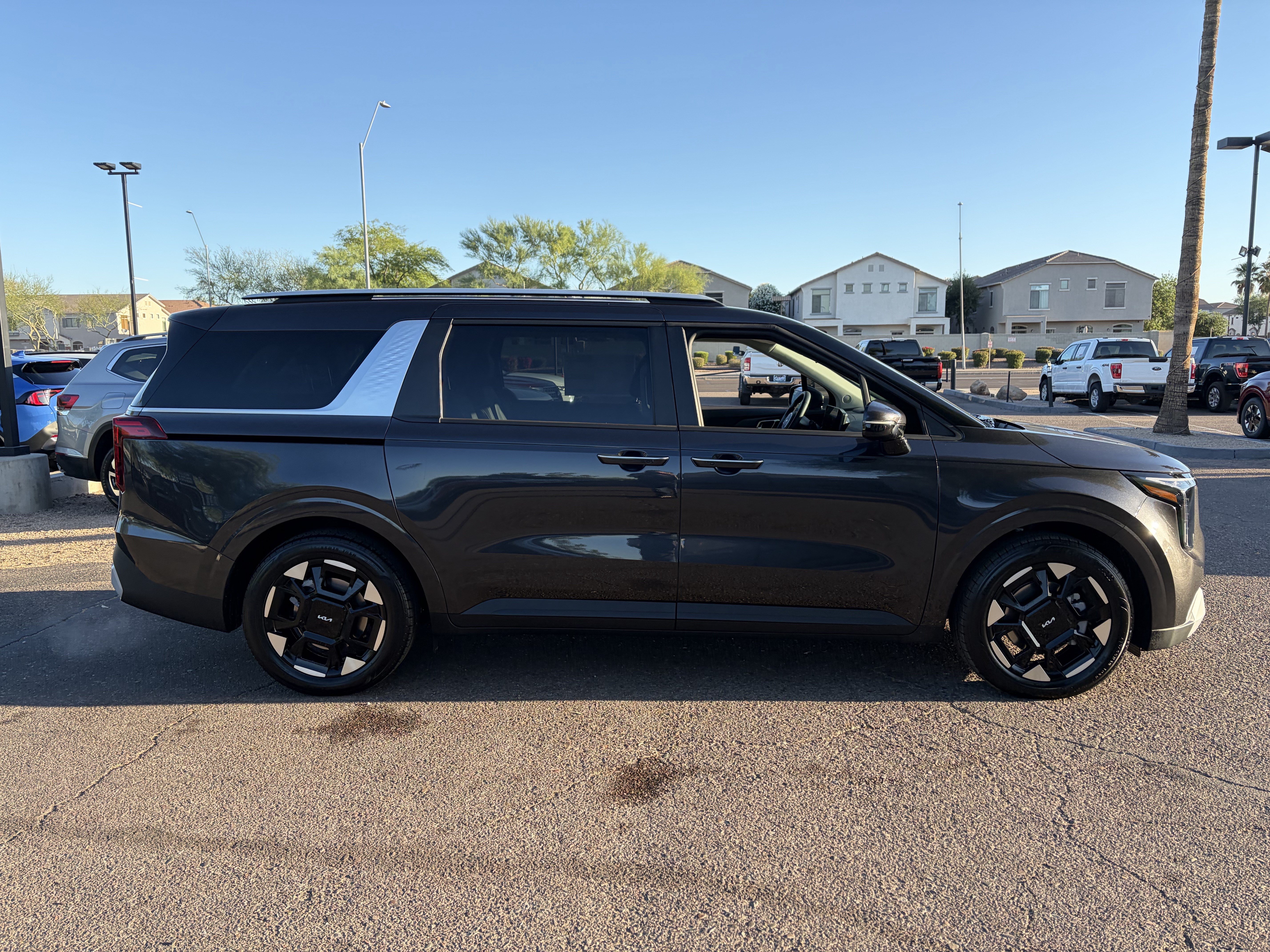 New 2026 Kia Carnival EX FWD image 2