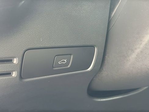 Used 2023 Volvo XC40 B5 Plus w/ Climate Package AWD/4WD image 13