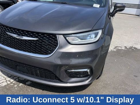 Used 2023 Chrysler Pacifica Touring-L FWD image 11