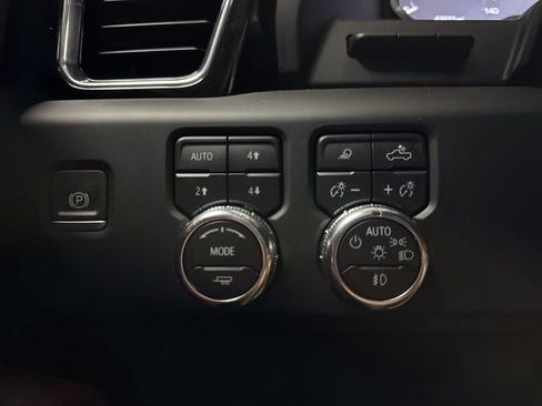 Used 2024 GMC Sierra 3500 Denali Ultimate image 9