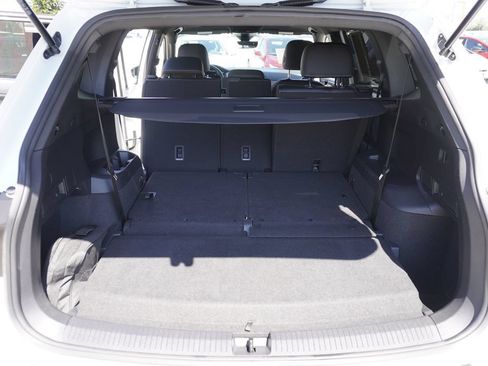 Used 2023 Volkswagen Tiguan SE R-Line FWD image 8