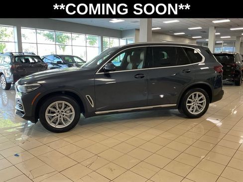 Used 2022 BMW X5 xDrive40i w/ Luxury Seating Package AWD/4WD image 3