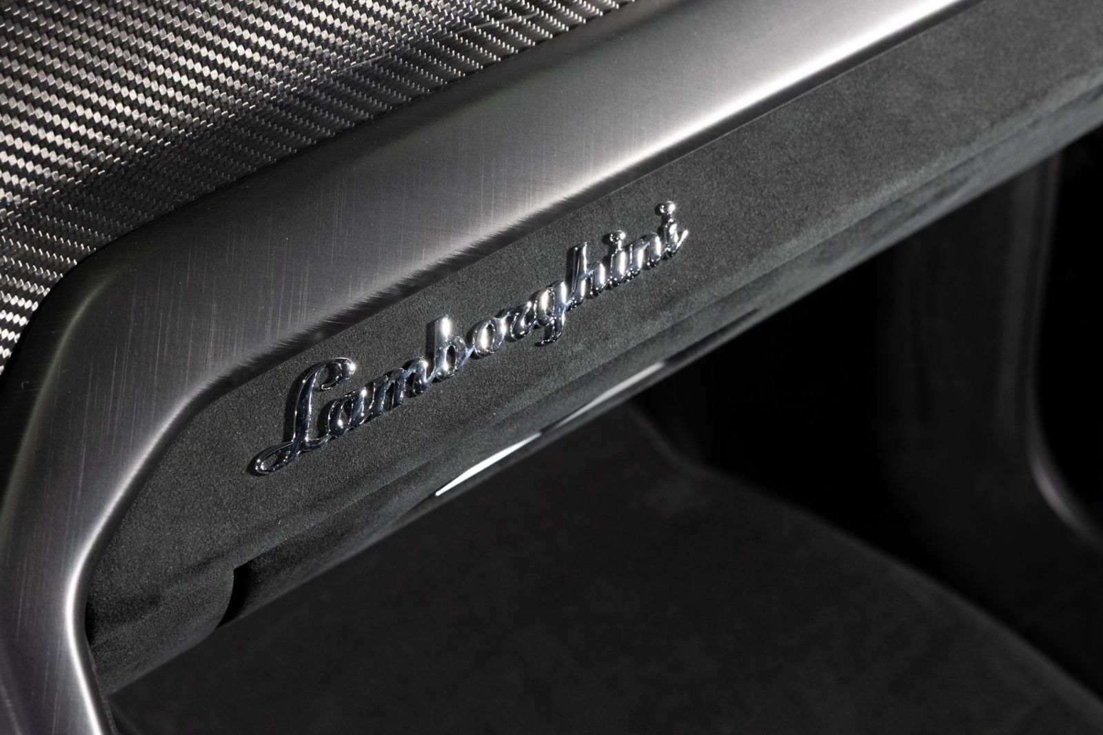 Used 2024 Lamborghini Urus Performante AWD/4WD image 42