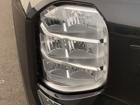 Used 2023 Mitsubishi Outlander SE image 9