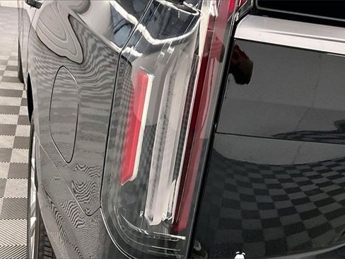 Used 2023 Cadillac Escalade Premium Luxury image 34