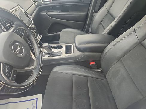 Used 2021 Jeep Grand Cherokee Laredo X image 13