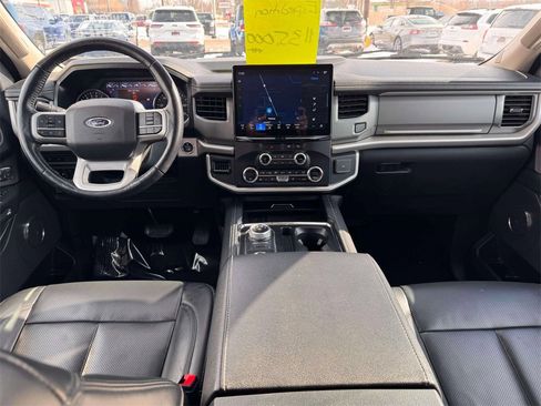 Used 2023 Ford Expedition Max XLT image 3