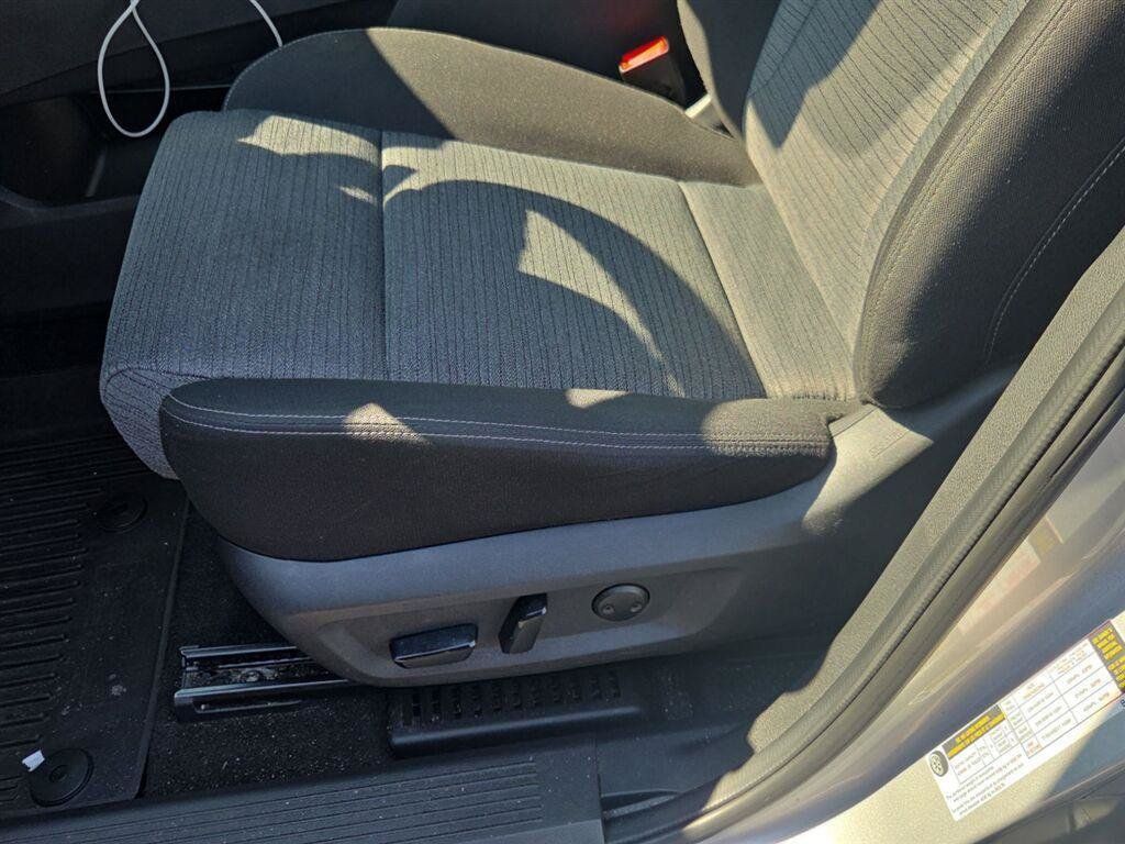 Used 2023 Nissan Rogue SV FWD image 8