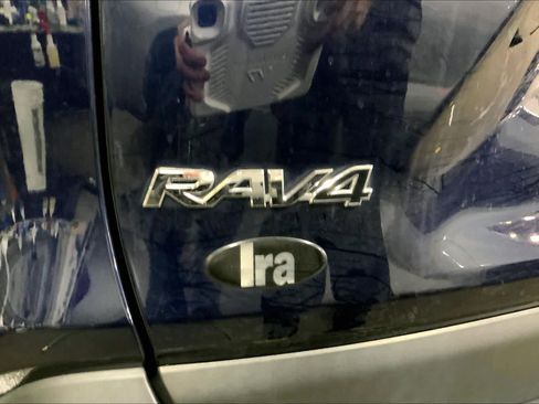 Used 2023 Toyota RAV4 XLE Premium image 10