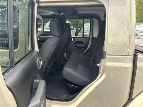 Used 2022 Jeep Gladiator Mojave w/ LED Lighting Group AWD/4WD image 17