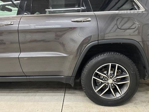 Used 2018 Jeep Grand Cherokee Limited AWD/4WD image 6