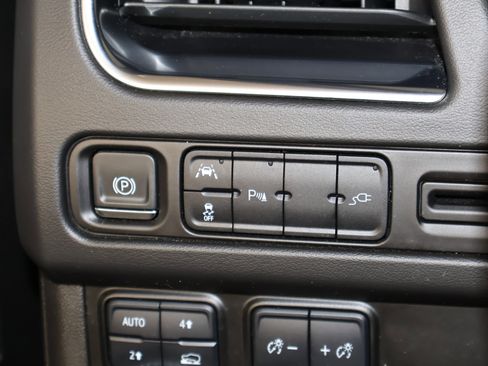 Used 2022 GMC Yukon XL SLT image 36