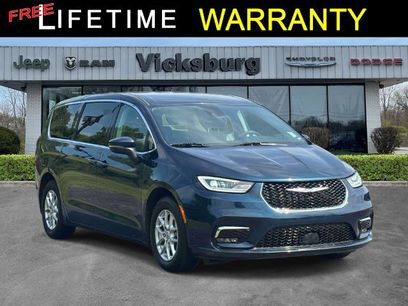 Used 2023 Chrysler Pacifica Touring-L