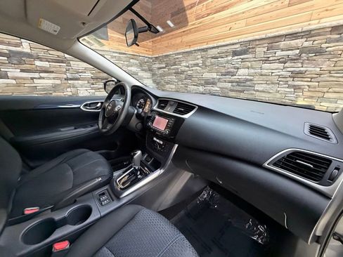 Used 2018 Nissan Sentra SR w/ SR Midnight Edition Package image 27
