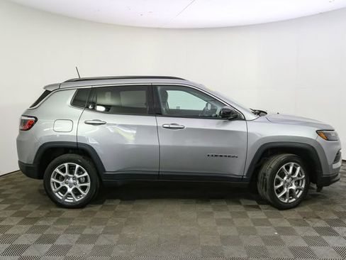 Used 2022 Jeep Compass Latitude AWD/4WD image 15