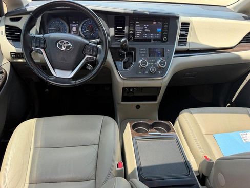Used 2019 Toyota Sienna XLE w/ XLE Navigation Package AWD/4WD image 13