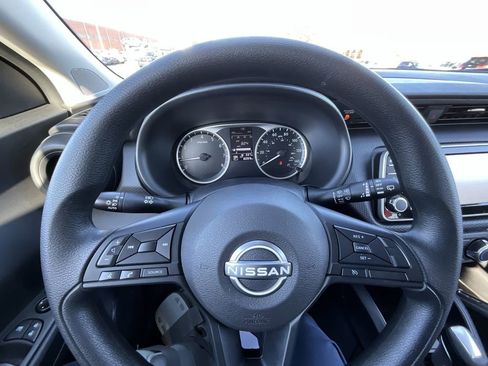 Certified 2025 Nissan Kicks Play S image 37