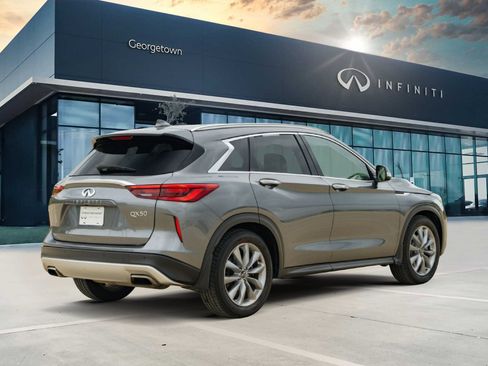 Used 2020 INFINITI QX50 Luxe w/ Navigation Package FWD image 6