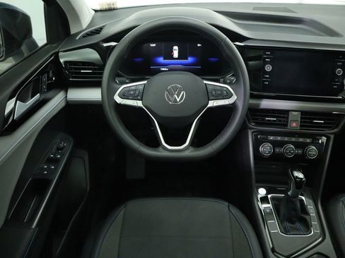 Certified 2024 Volkswagen Taos SE image 10
