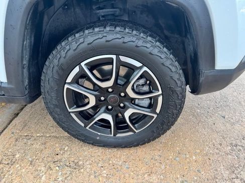 Used 2025 Jeep Compass Trailhawk AWD/4WD image 10