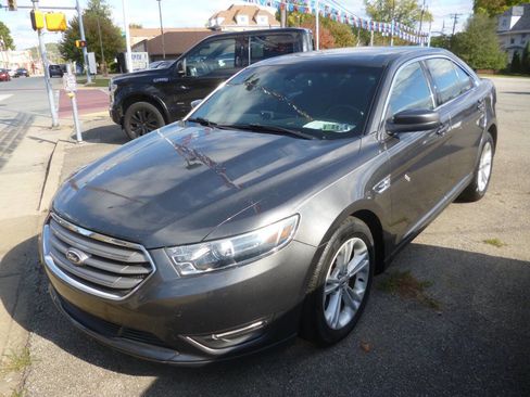 Used 2015 Ford Taurus SEL image 1