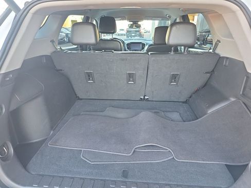 Used 2024 GMC Terrain SLT image 16